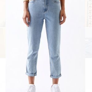 Pacsun Light Wash Mom Jeans Size 25